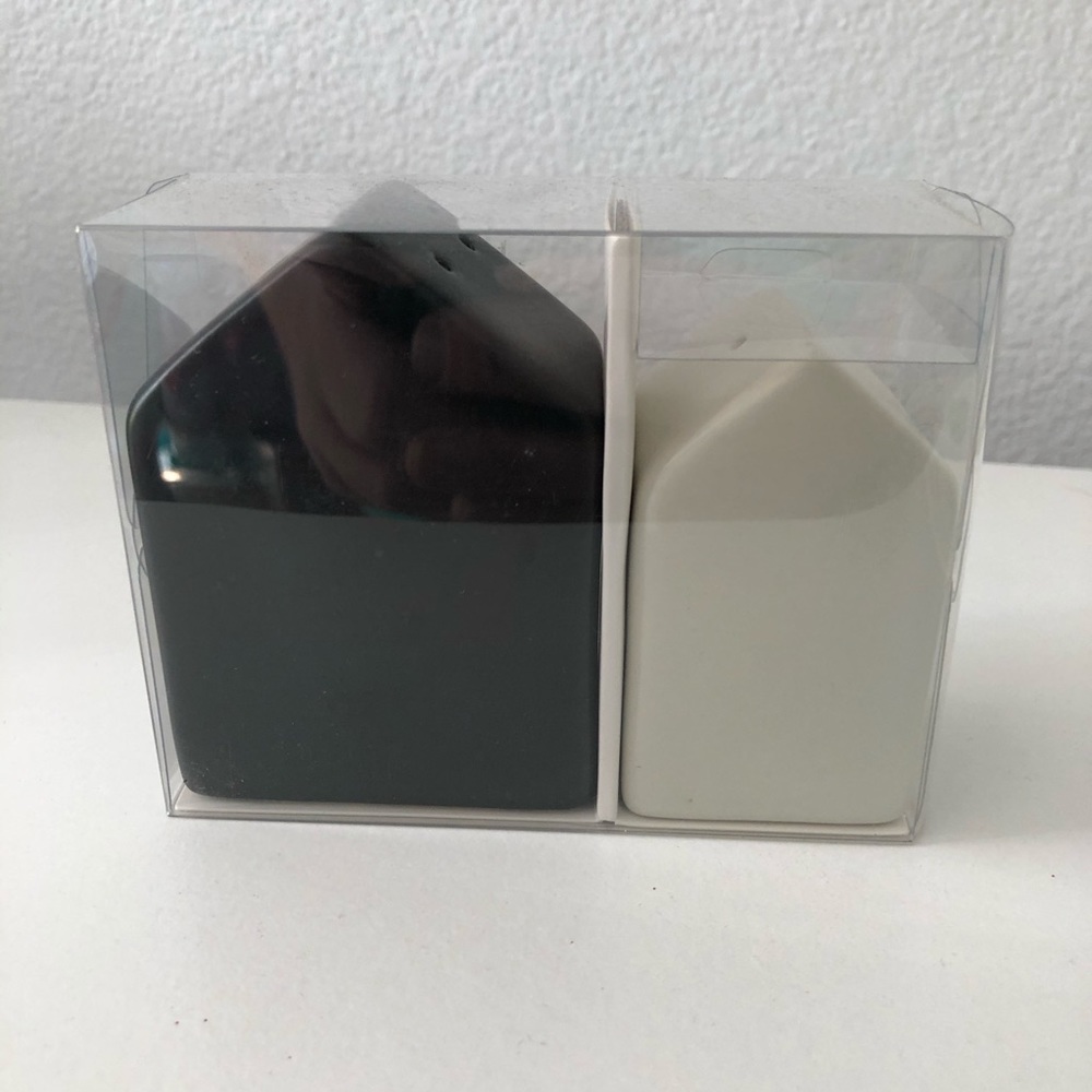 Hearth and hand salt and pepper shaker set